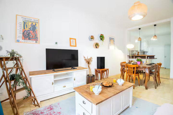 location airbnb T3 coeur de ville avec petit garage sete 34200