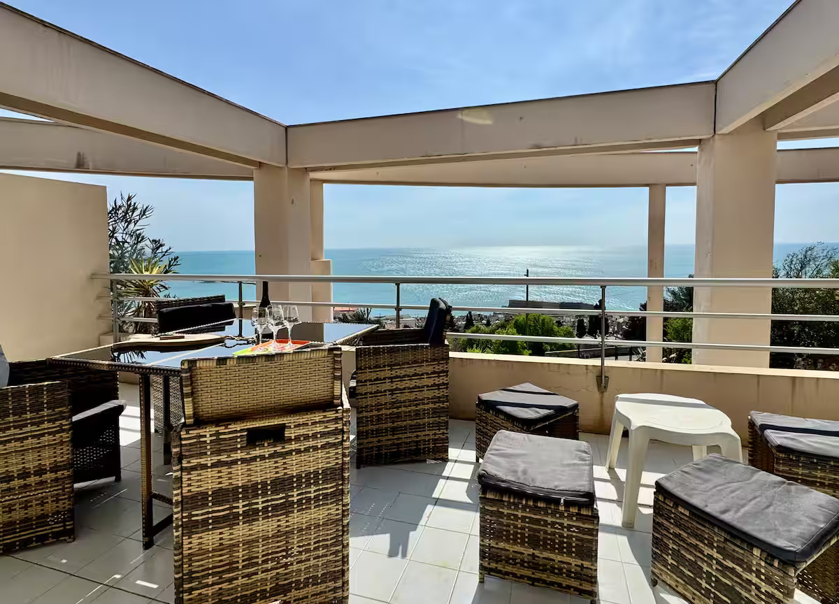 location airbnb face à la mer avec piscine + parking, 34200 SETE